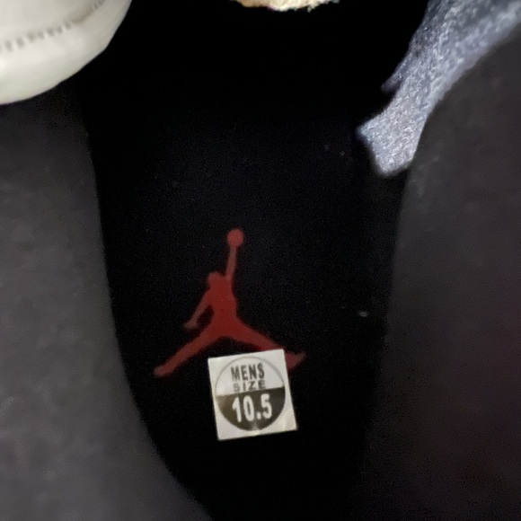 Air Jordan 1 Mid - Picture 6 of 8